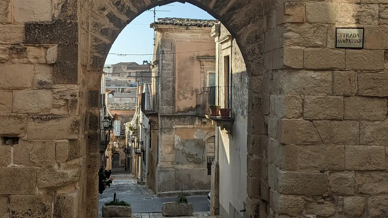 L’Arco dell’Annunziata, antica porta del centro storico