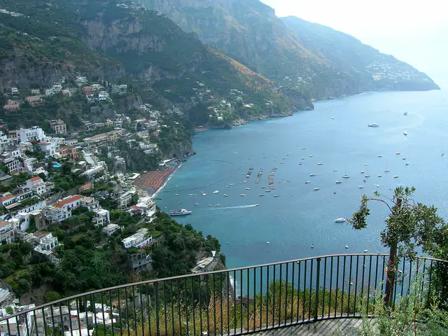 La Costiera Amalfitana con le case a picco sul mare